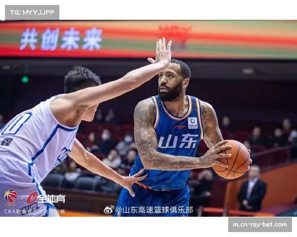 山东高速内线战术权重增加 陶汉林与吉伦沃特组成强力前场篮板组合 山东高速内线战术权重增加 陶汉林与吉伦沃特组成强力前场篮板组合